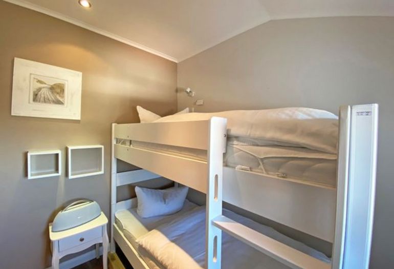 2. Schlafzimmer mit Doppelstockbett
