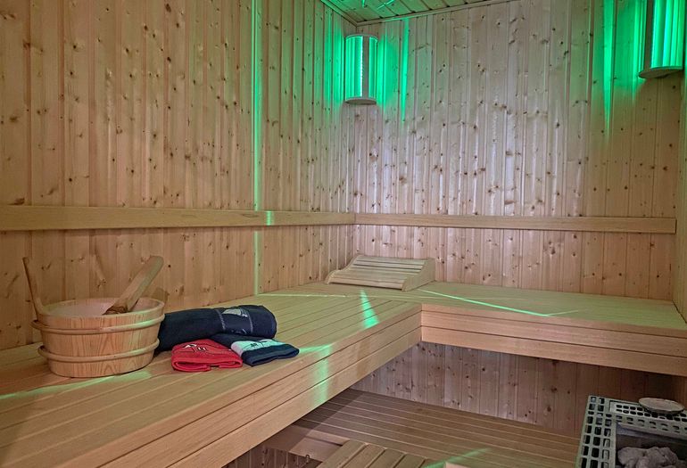 Sauna im großem Badezimmer