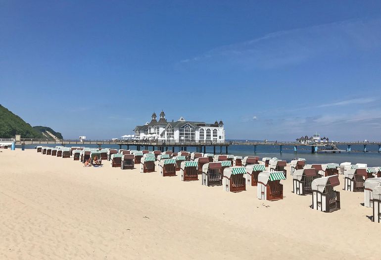 Hauptstrand mit Seebrücke