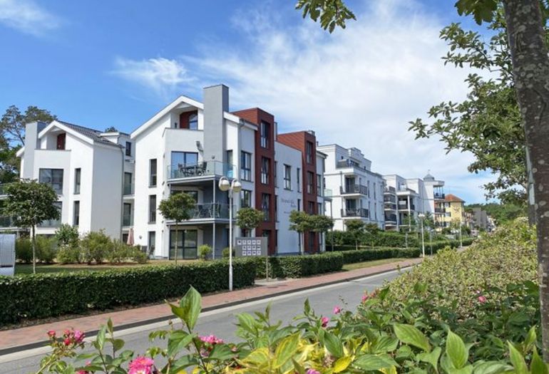 seitlicher Blick auf die Strandvilla Baabe