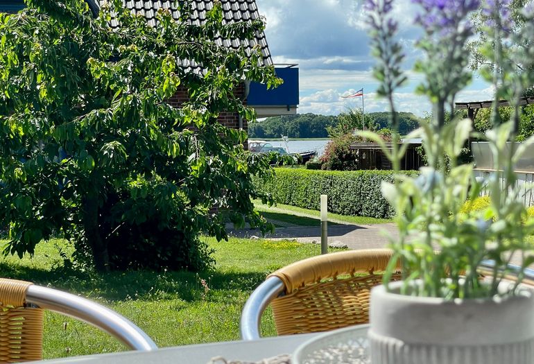 Blick von der Terrasse zum Selliner See