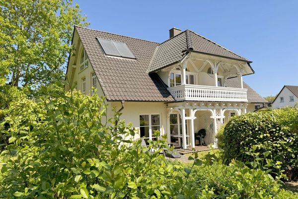 Haus Rügenwind mit 4 komfortablen Wohnungen Haus Rügenwind mit 4 komfortablen Wohnungen