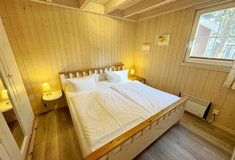 Ferienhaus Sprottenkiste - Schlafzimmer mit Doppelbett
