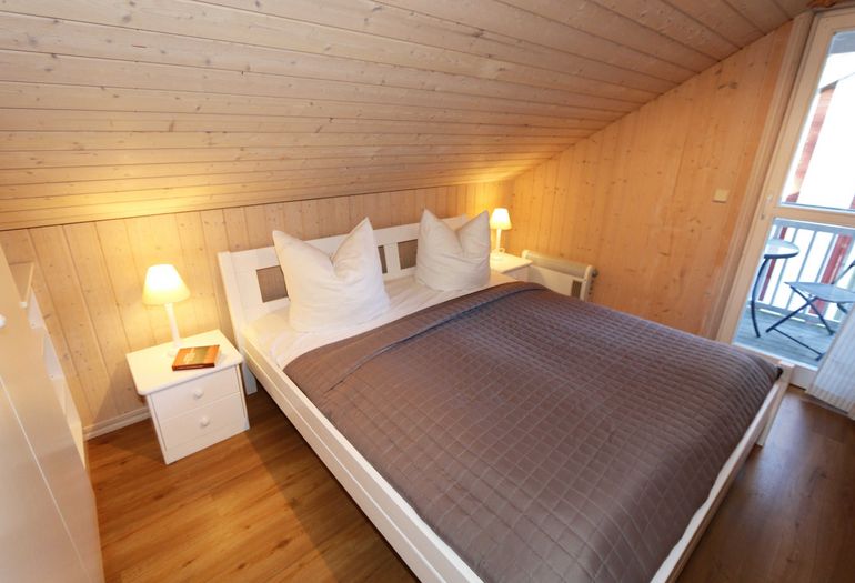 2. Schlafzimmer mit Doppelbett