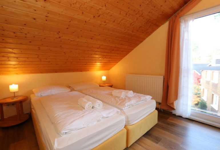 1. Schlafzimmer mit Doppelbett