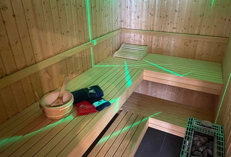 Sauna im großem Badezimmer