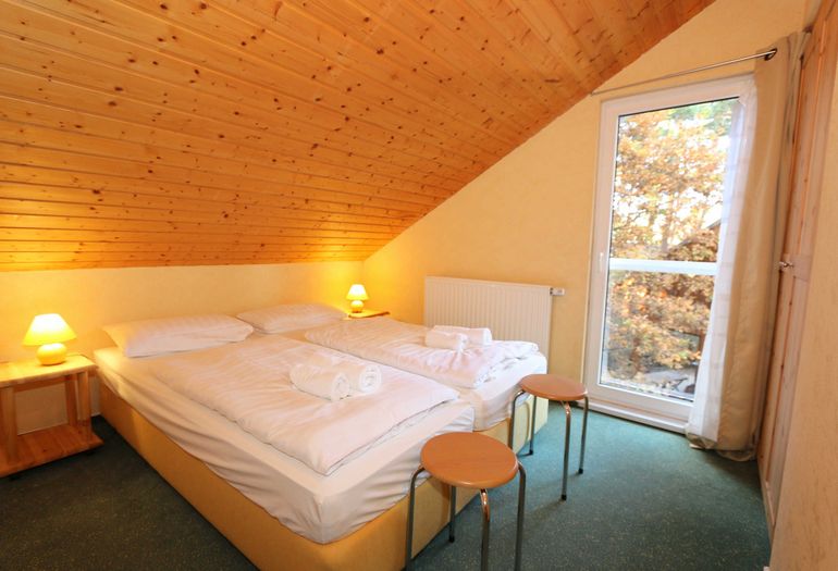 1. Schlafzimmer mit Doppelbett