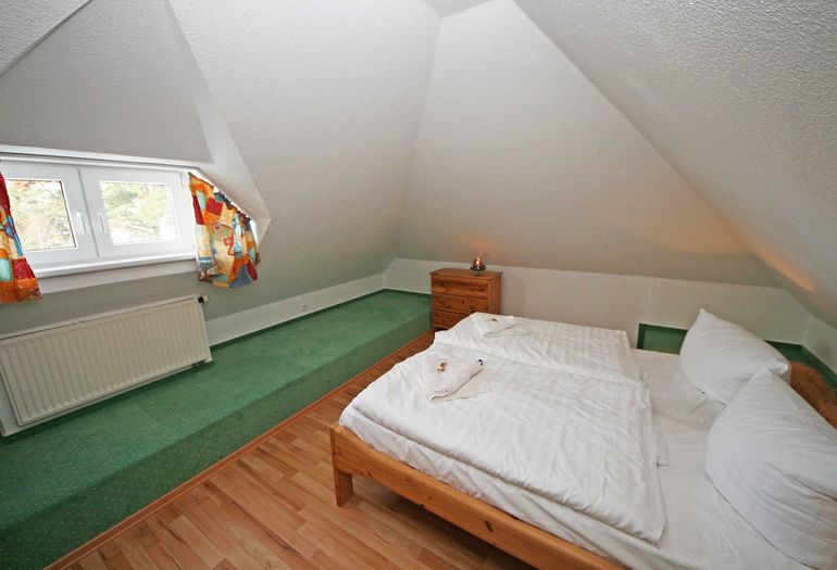 2. Schlafzimmer mit Doppelbett